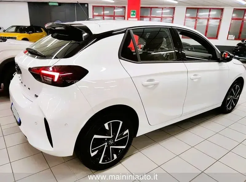 Usata Opel Corsa 101 CV (74 kW) 2025 Bianco Utilitaria
