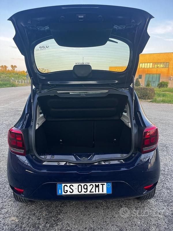 Usata Dacia Sandero Acces 75 CV (55 kW) 2020 Blu Berlina
