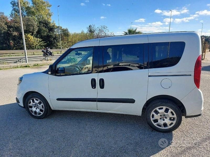 Usata Fiat Doblò S 105 CV (77 kW) 2019 Bianco Monovolume