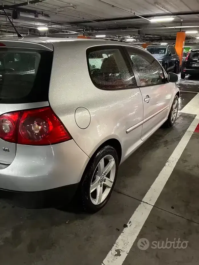 Usata VW Golf V 102 CV (75 kW) 2007 Grigio Berlina