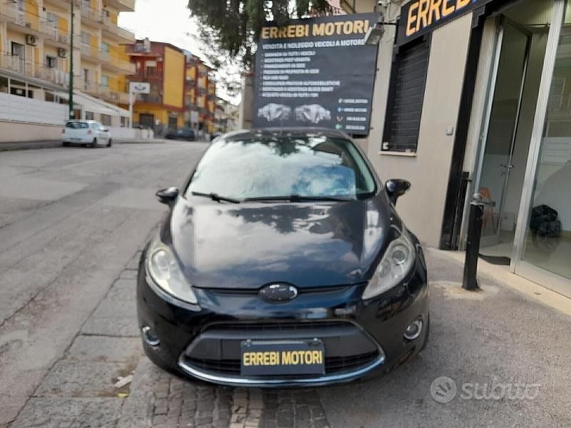 Usata Ford Fiesta 70 CV (51 kW) 2010 Nero Utilitaria