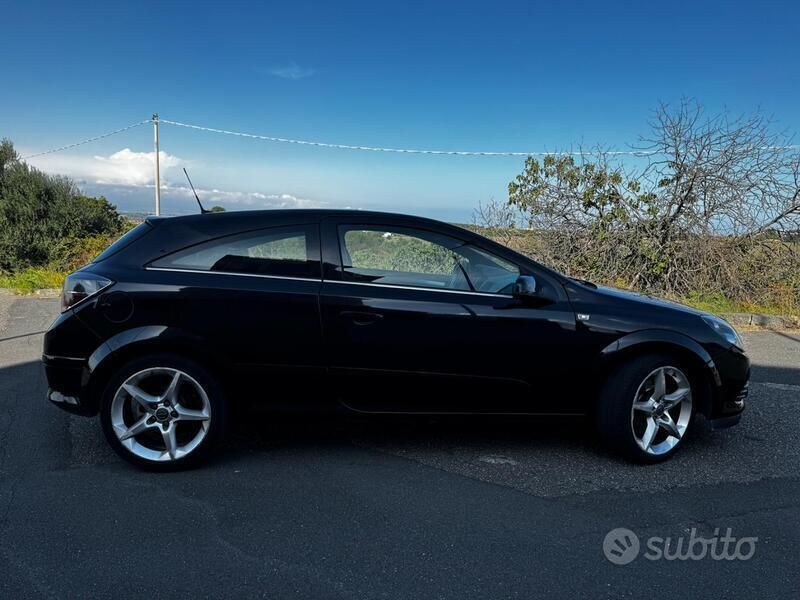 Usata Opel Astra 150 CV (110 kW) 2007 Utilitaria