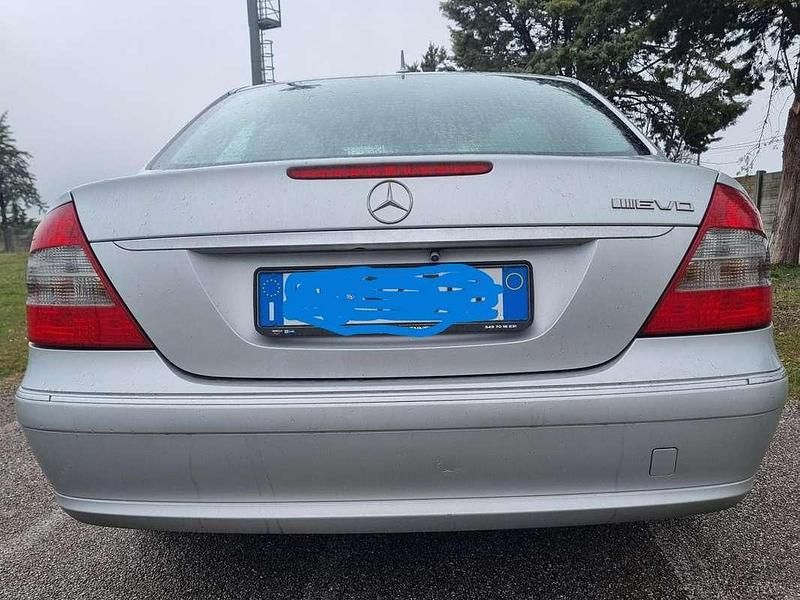 Usado Mercedes E320 Elegance 224 CV (164 kW) 2006 Plateado Berlina