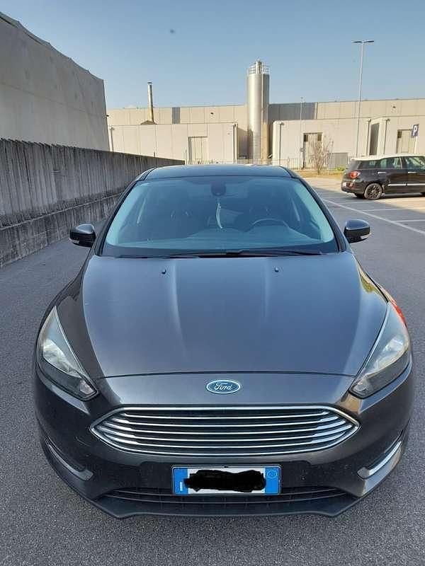Usata Ford Focus Titanium 120 CV (88 kW) 2015 Grigio Berlina