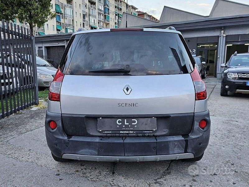 Usata Renault Scénic II 106 CV (77 kW) 2008 Grigio Monovolume