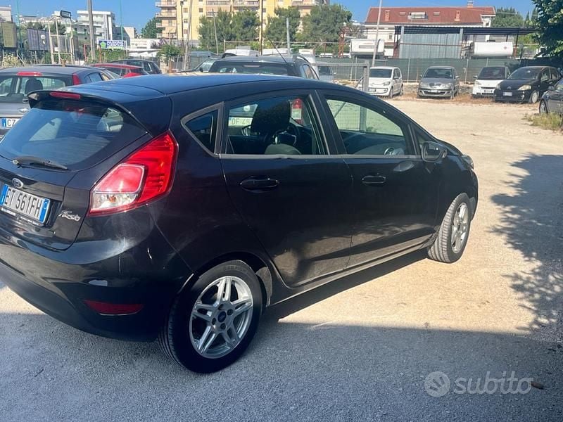 Usata Ford Fiesta Titanium 75 CV (55 kW) 2013 Nero Utilitaria