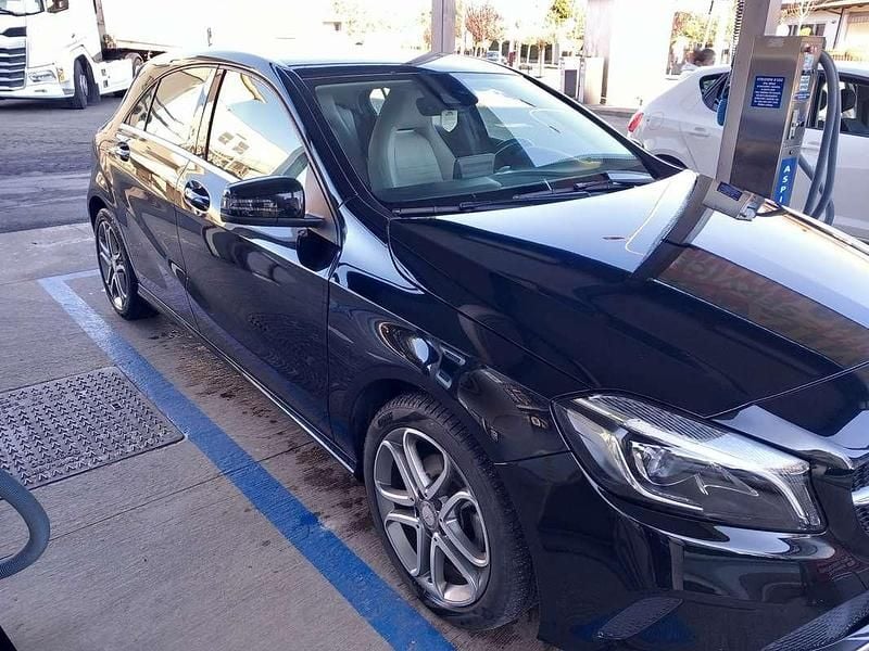 Usata Mercedes A180 109 CV (80 kW) 2016 Nero Berlina