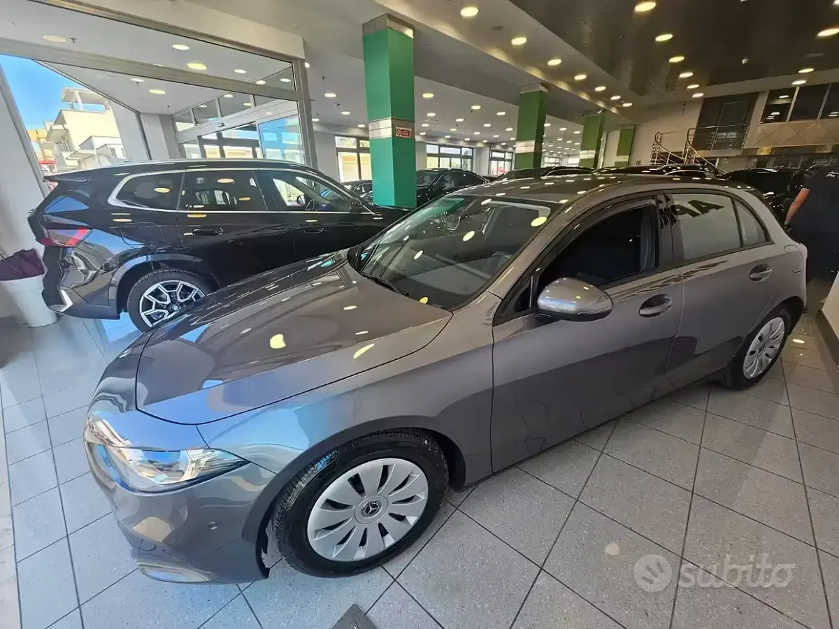 Usata Mercedes A180 Executive 116 CV (85 kW) 2021 Grigio Berlina