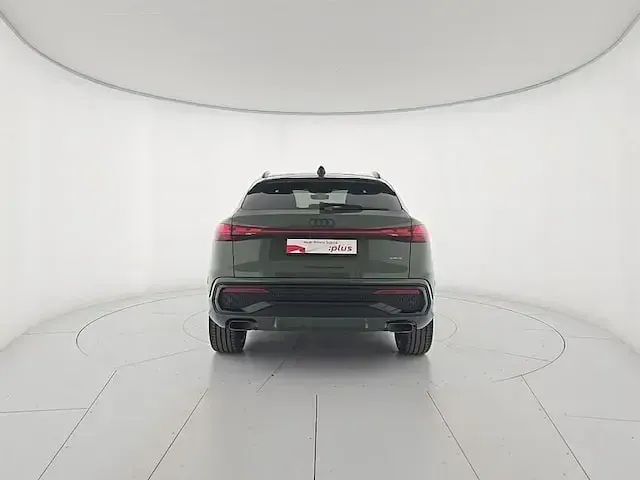 Usata Audi Q5 Sportback S-Line 204 CV (150 kW) 2025 Verde SUV