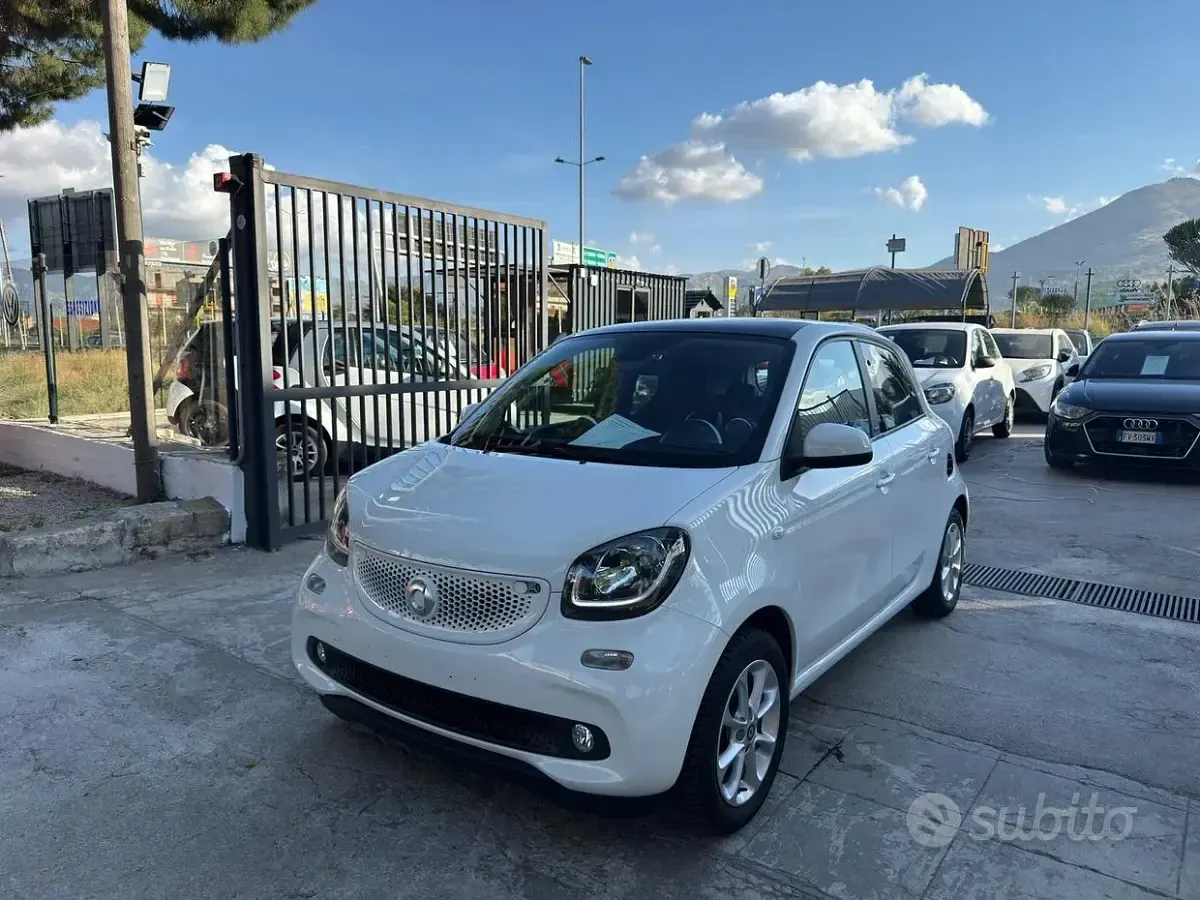 Usata Smart ForFour Passion 71 CV (52 kW) 2015 Bianco Utilitaria