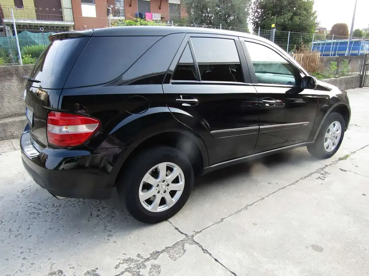Usata Mercedes ML280 Chrome 190 CV (139 kW) 2007 Nero SUV