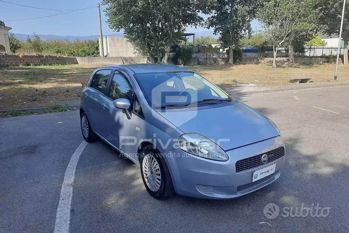 Usata Fiat Grande Punto Dynamic 90 CV (66 kW) 2007 Grigio Utilitaria