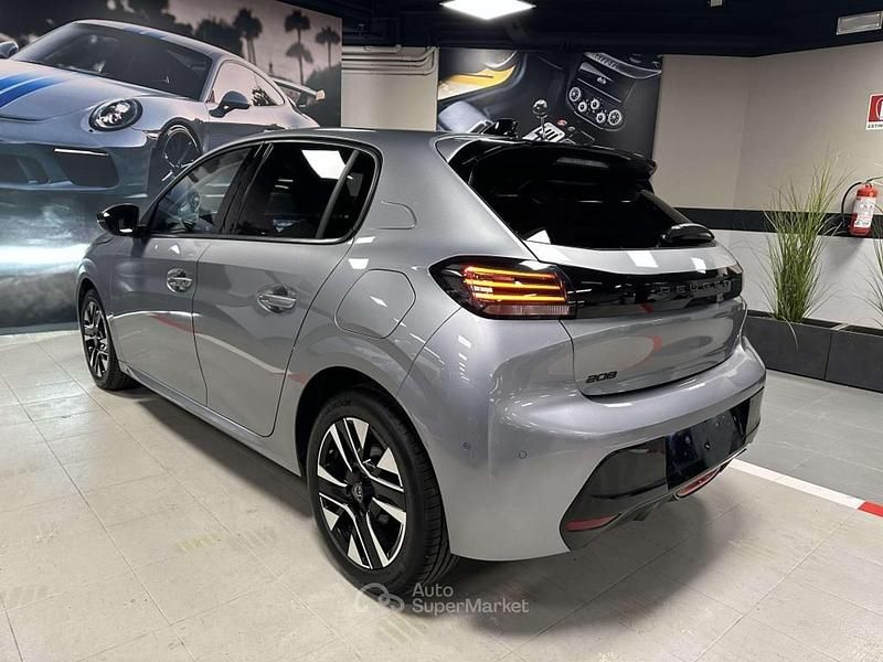 Usata Peugeot 208 Allure 101 CV (74 kW) 2024 Grigio met. Utilitaria