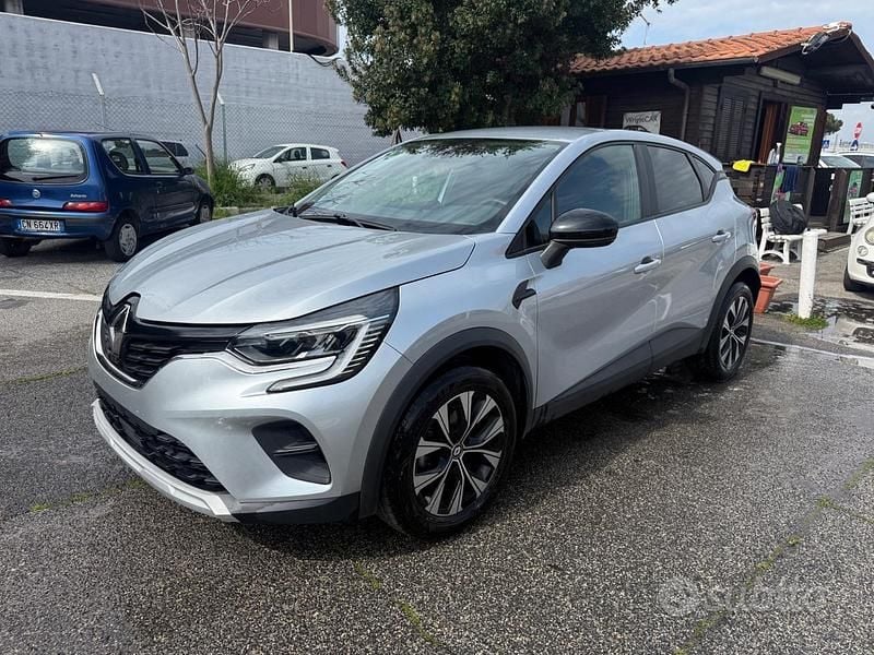 Usata Renault Captur Intens 100 CV (73 kW) 2022 Grigio SUV