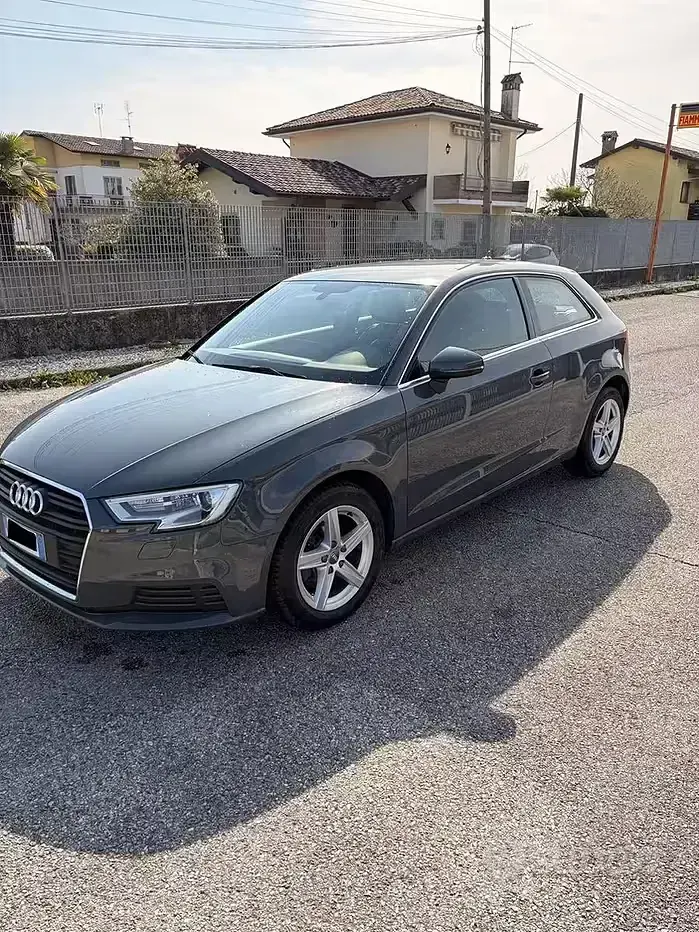 Usata Audi A3 116 CV (85 kW) 2017 Grigio Berlina