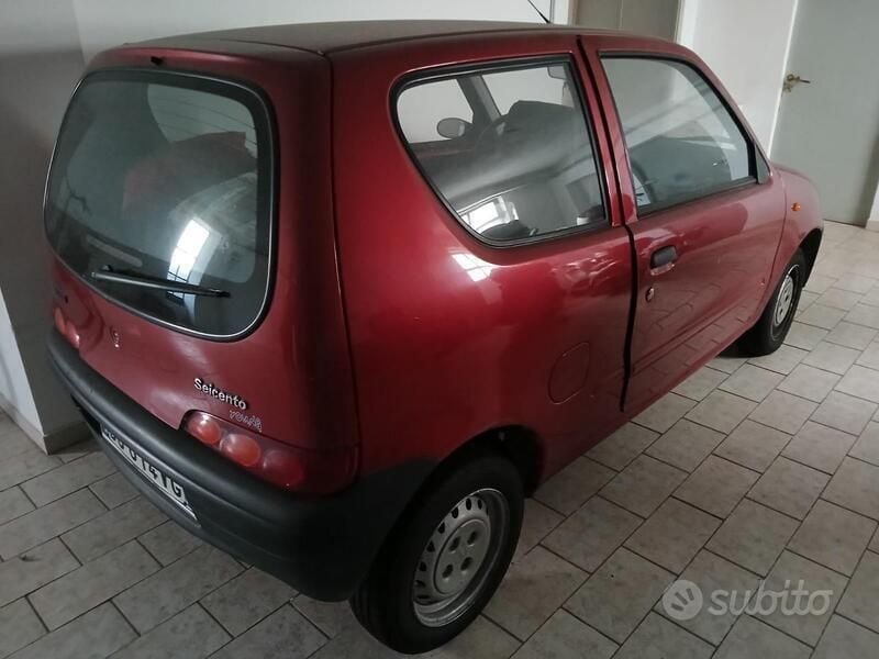 Usata Fiat 600 39 CV (28 kW) 2000 Rosso Utilitaria