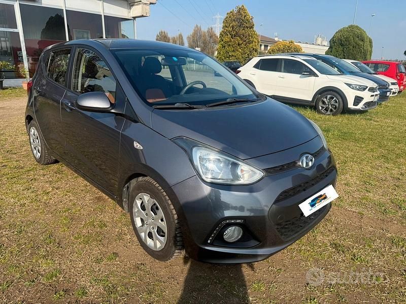Usata Hyundai i10 Comfort 66 CV (48 kW) 2014 Grigio Utilitaria