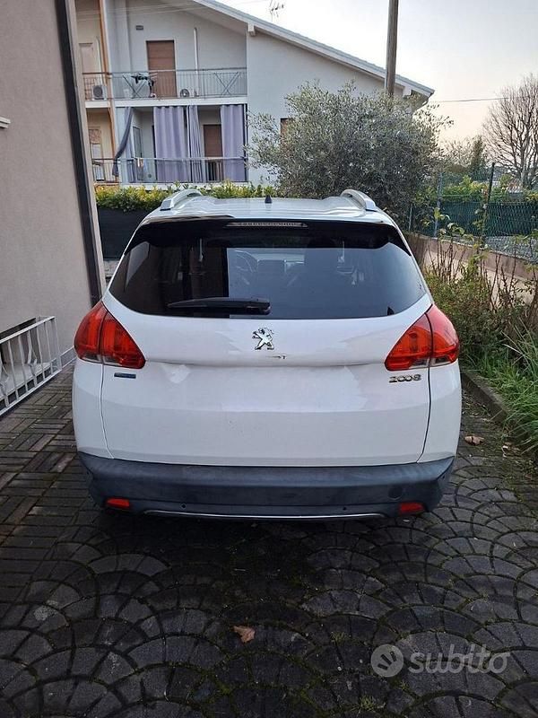 Usata Peugeot 2008 S 120 CV (88 kW) 2015 Bianco SUV