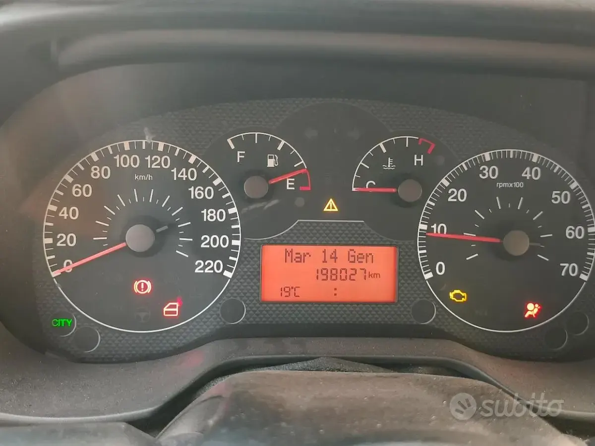 Usata Fiat Grande Punto 75 CV (55 kW) 2006 Blu Utilitaria