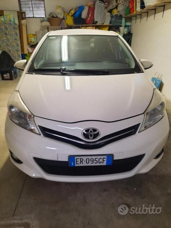 Usata Toyota Yaris 100 CV (73 kW) 2013 Utilitaria