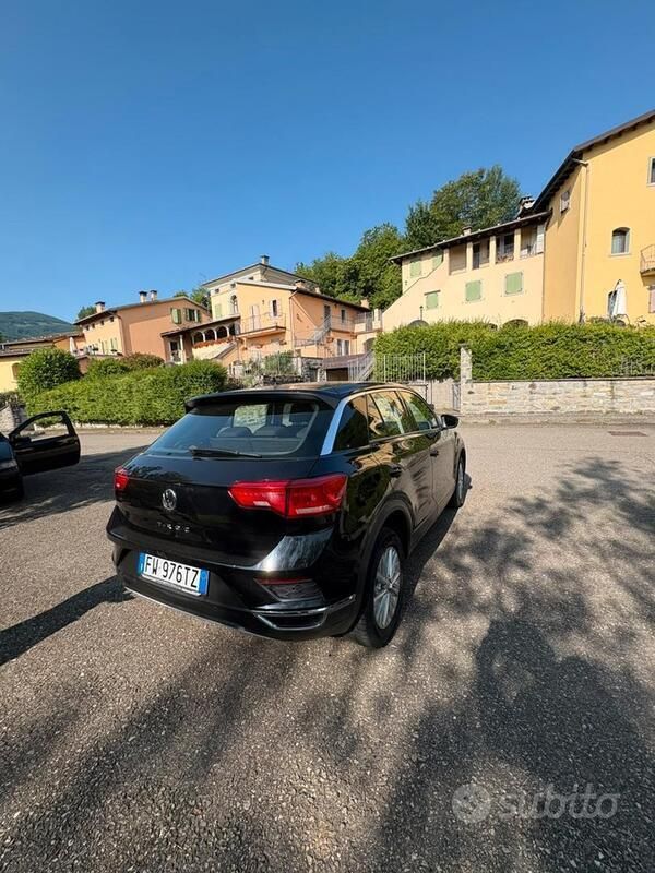 Usata VW T-Roc 116 CV (85 kW) 2019 Nero SUV