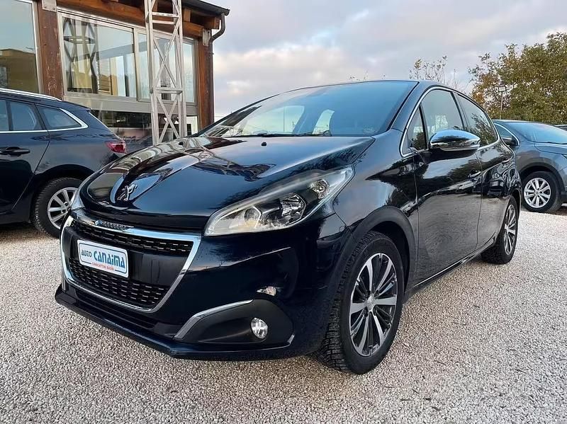 Usata Peugeot 208 74 CV (54 kW) 2017 Nero Utilitaria