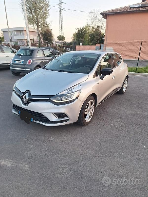 Grigio Usata 2019 Renault Clio IV Due volumi | 10.980 € (Cara) - Immagine 1/4