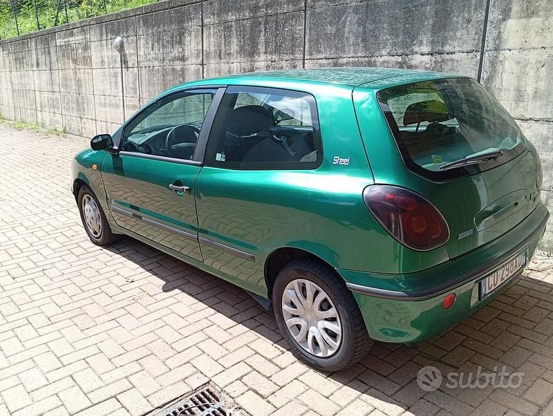 Usata Fiat Bravo 101 CV (74 kW) 2001 Verde Utilitaria