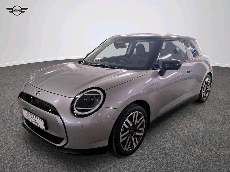 Grigio Usata 2024 Mini Cooper SE Classic Due volumi | 33.300 € (Molto cara) - Immagine 1/4