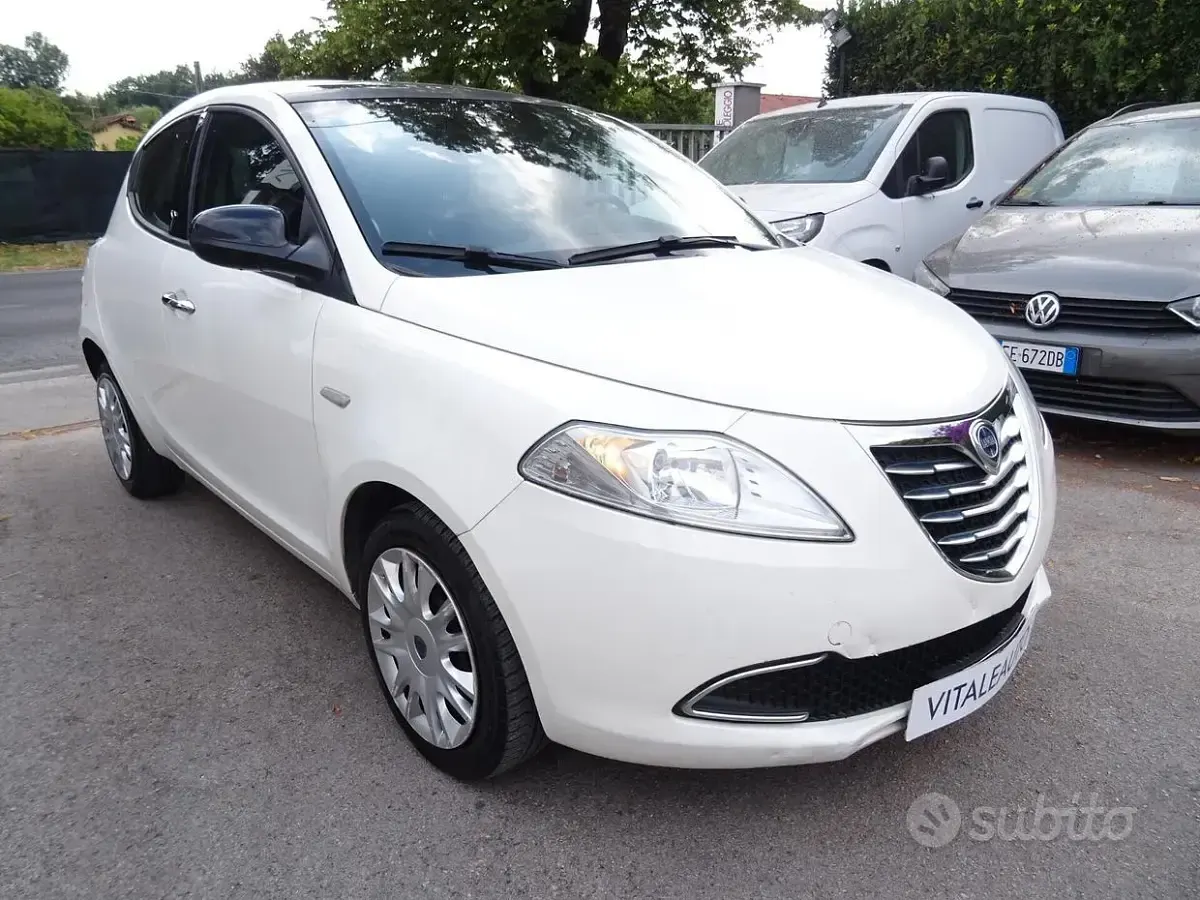 Usata Lancia Ypsilon Platinum 69 CV (50 kW) 2011 Bianco Utilitaria