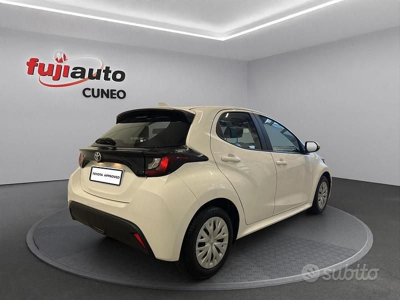 Usata Toyota Yaris Active 72 CV (52 kW) 2023 Bianco Utilitaria