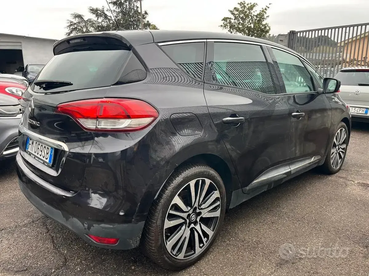 Usata Renault Scénic III Initiale Paris 160 CV (117 kW) 2017 Viola Monovolume