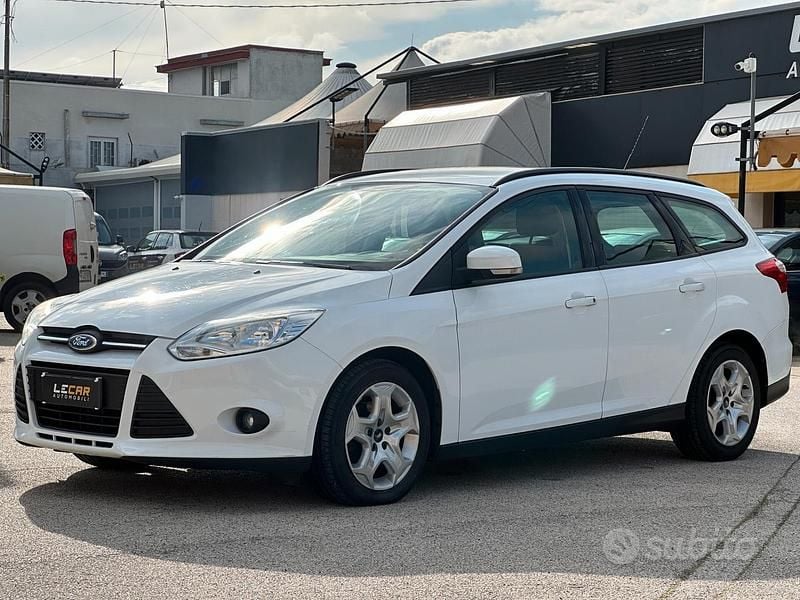 Usata Ford Focus 100 CV (73 kW) 2014 Bianco Station wagon