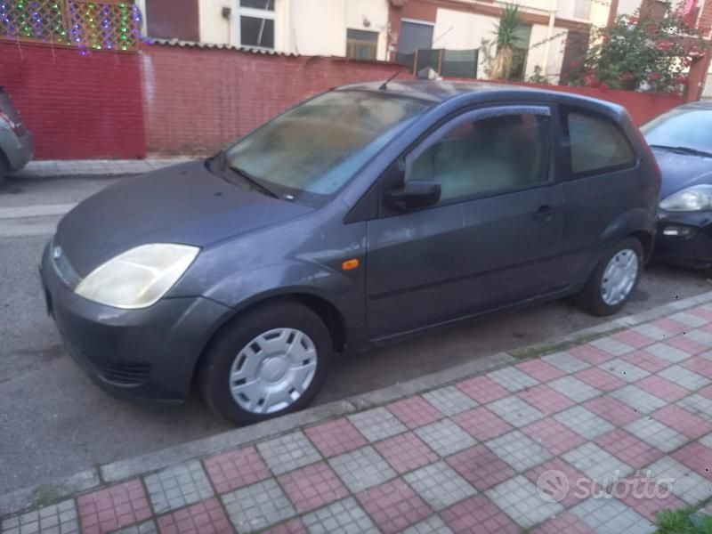 Usata Ford Fiesta 68 CV (50 kW) 2003 Blu Utilitaria