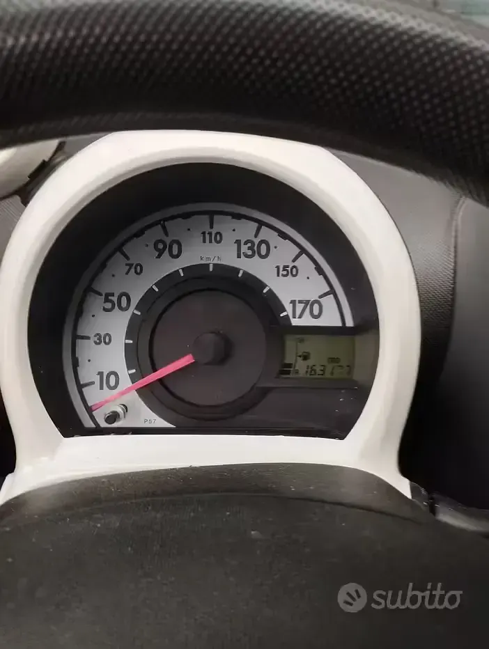 Usata Peugeot 107 68 CV (50 kW) 2009 Giallo Utilitaria