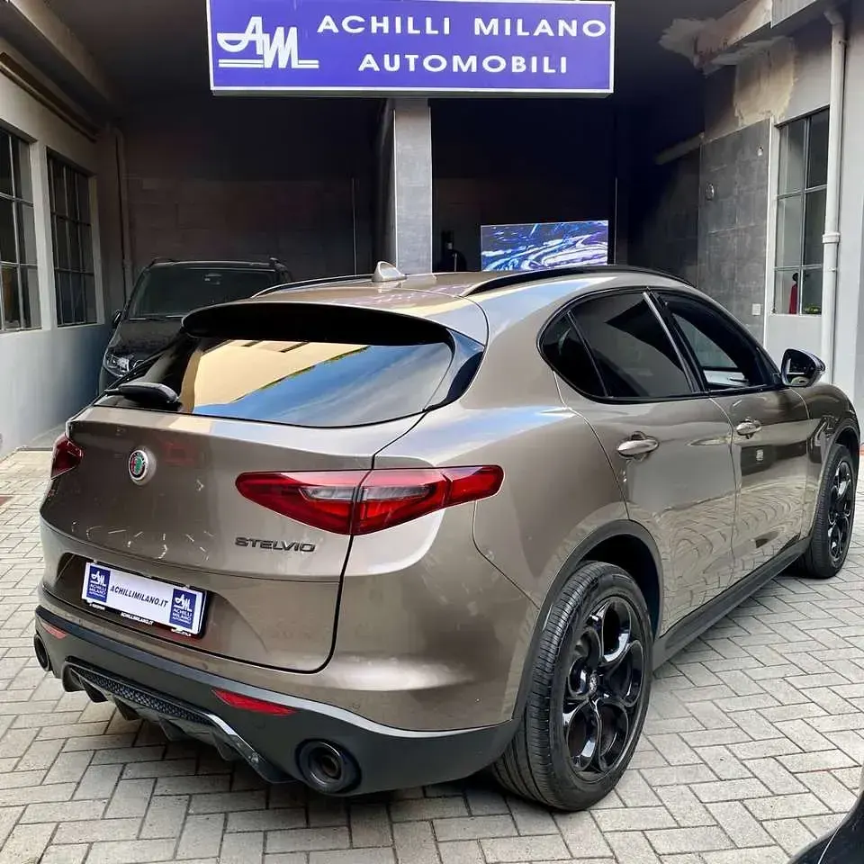 Usata Alfa Romeo Stelvio Executive 280 CV (205 kW) 2019 Sabbia SUV