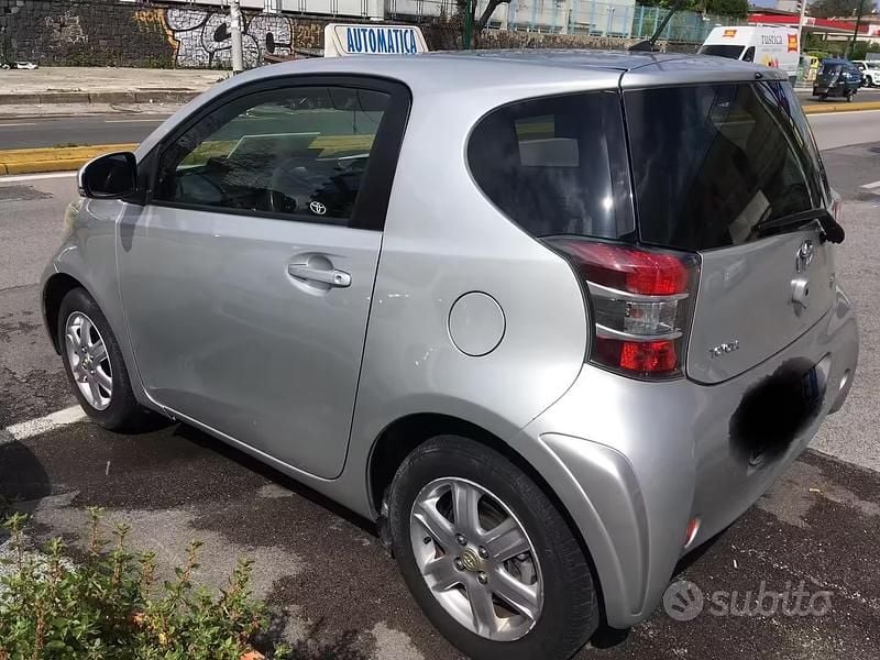 Usata Toyota iQ 98 CV (72 kW) 2012 Grigio Utilitaria