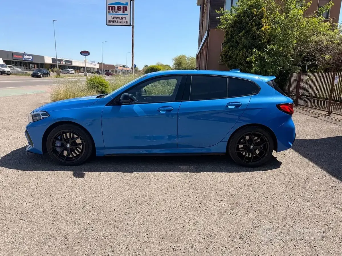 Begagnad BMW M135 M Sport 306 HK (225 kW) 2021 Blå Halvkombi