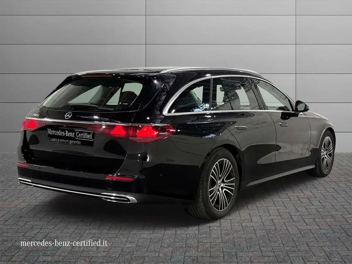 Usata Mercedes E200 Advanced 163 CV (119 kW) 2025 Nero Station wagon