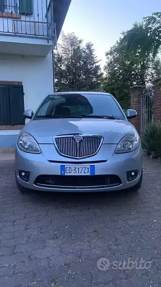 Usata Lancia Ypsilon 77 CV (56 kW) 2011 Grigio Utilitaria