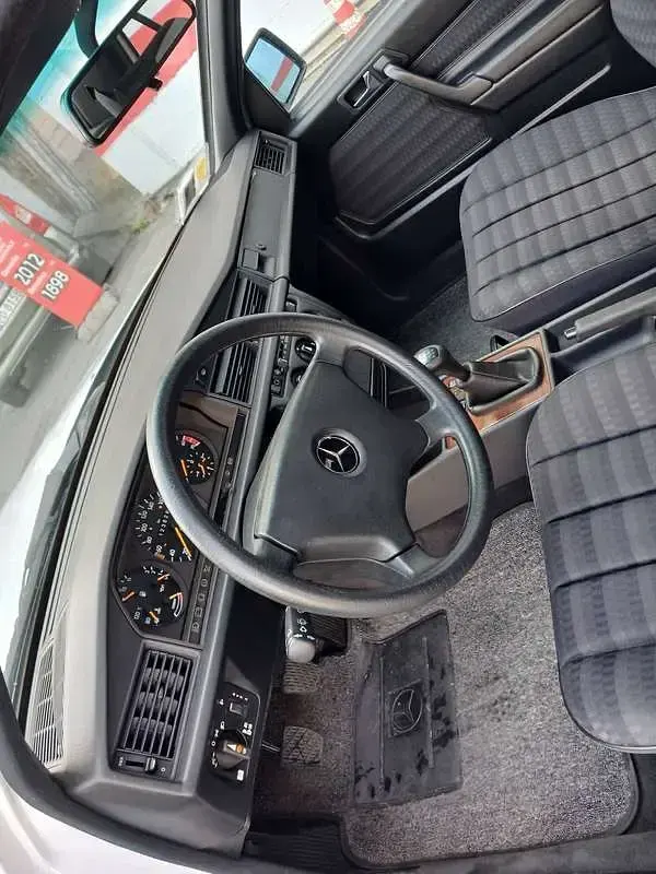 Usata Mercedes 190 122 CV (89 kW) 1989 Bianco Berlina