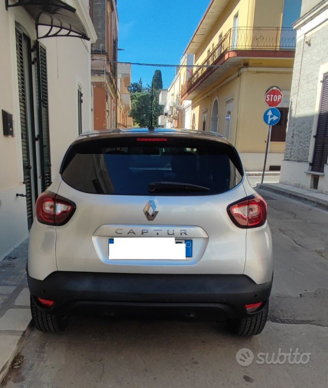 Usata Renault Captur Iconic 110 CV (80 kW) 2016 Grigio SUV