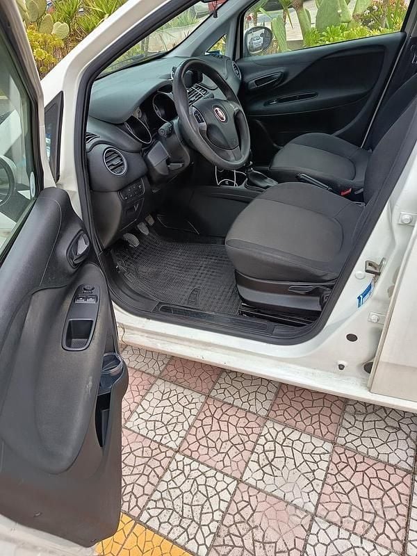 Usata Fiat Punto 77 CV (56 kW) 2014 Bianco Utilitaria