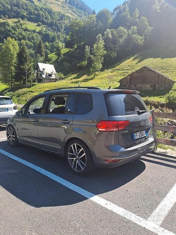 Usata VW Touran Comfortline 116 CV (85 kW) 2016 Grigio Monovolume