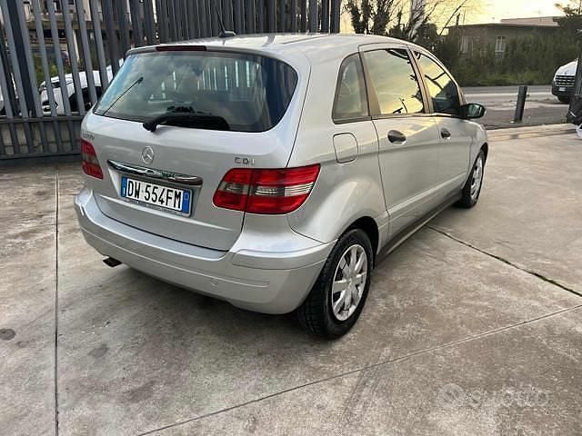 Usata Mercedes B180 Chrome 109 CV (80 kW) 2007 Grigio Monovolume