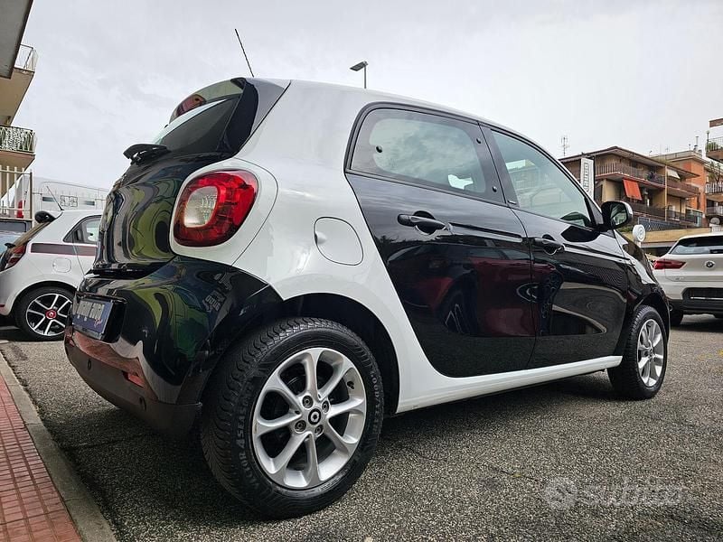 Usata Smart ForFour Passion 71 CV (52 kW) 2017 Nero Utilitaria