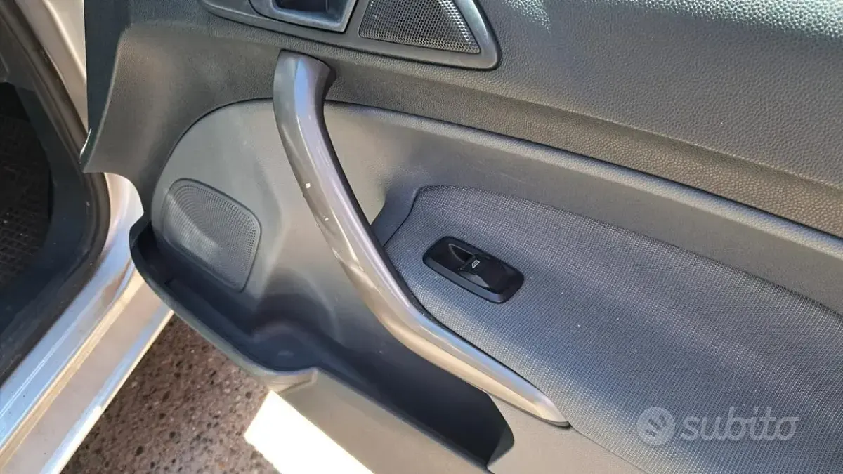 Usata Ford Fiesta Titanium 68 CV (50 kW) 2009 Grigio Berlina