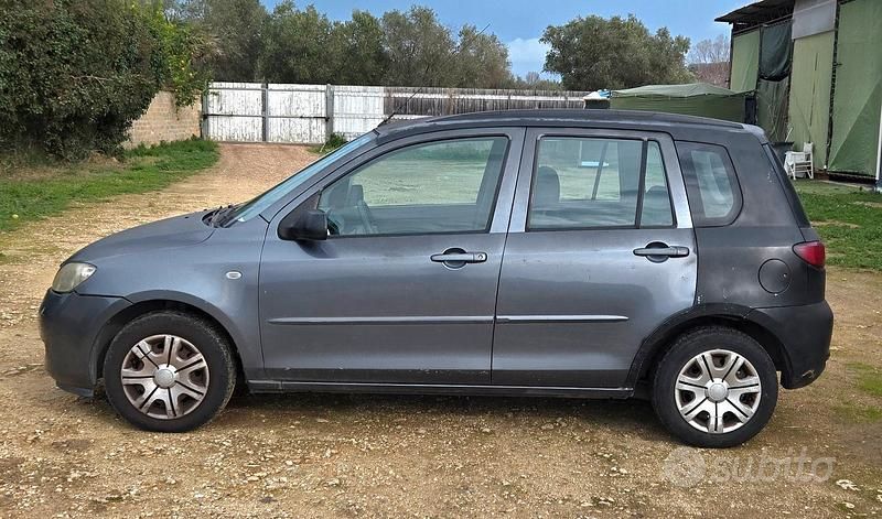 Usata Mazda 2 75 CV (55 kW) 2004 Grigio Utilitaria