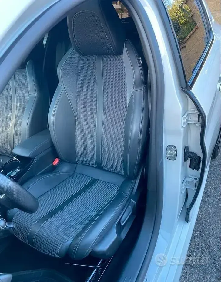 Usata Peugeot 208 GT-line 102 CV (75 kW) 2019 Bianco Utilitaria