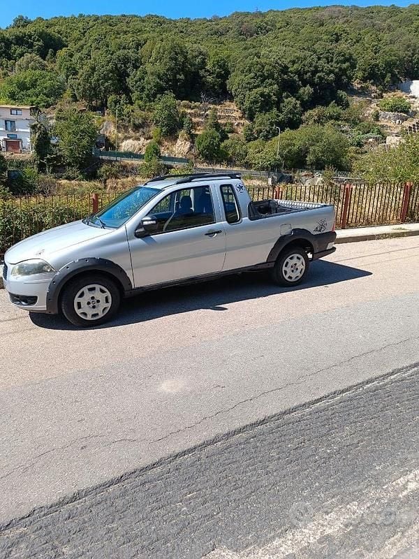 Usata Fiat Strada 95 CV (69 kW) 2012 Grigio Pick-up
